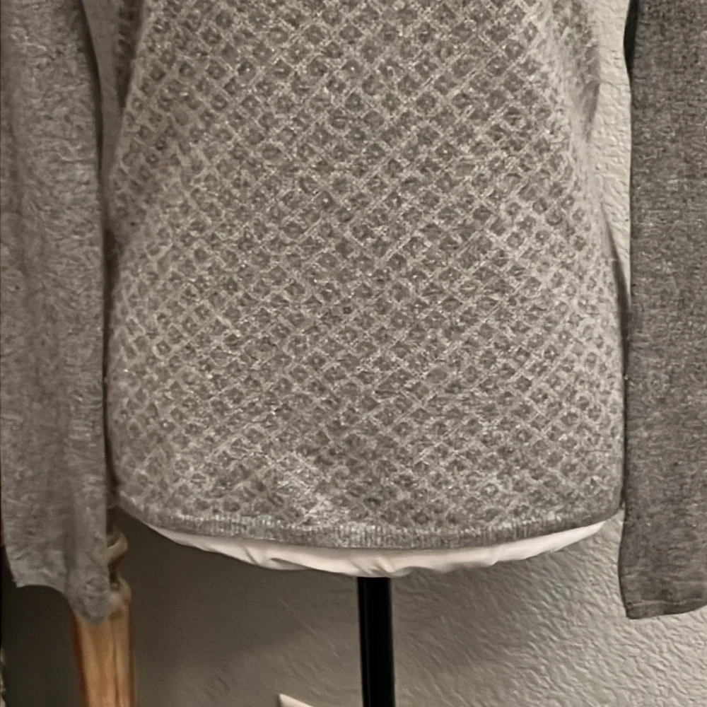 Uniqlo 100% Cashmere Gray Knit Sweater Scoop Neck Long Sleeve Size XS